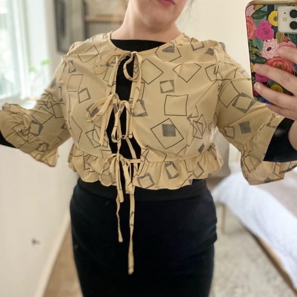 🛍 New Plus Ruffle Top - Picture 6 of 7